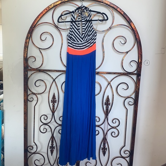 Long, stretchy maxi dress. - Picture 2 of 3